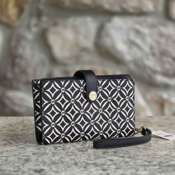 Michael Kors Handbags - Michael Kors Jet Set Logo Small Phone Wristlet